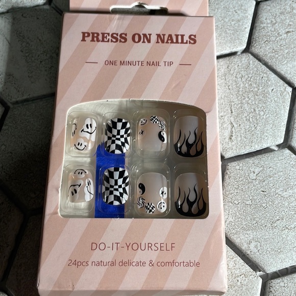 None Other - 24 pc Press on Nails
